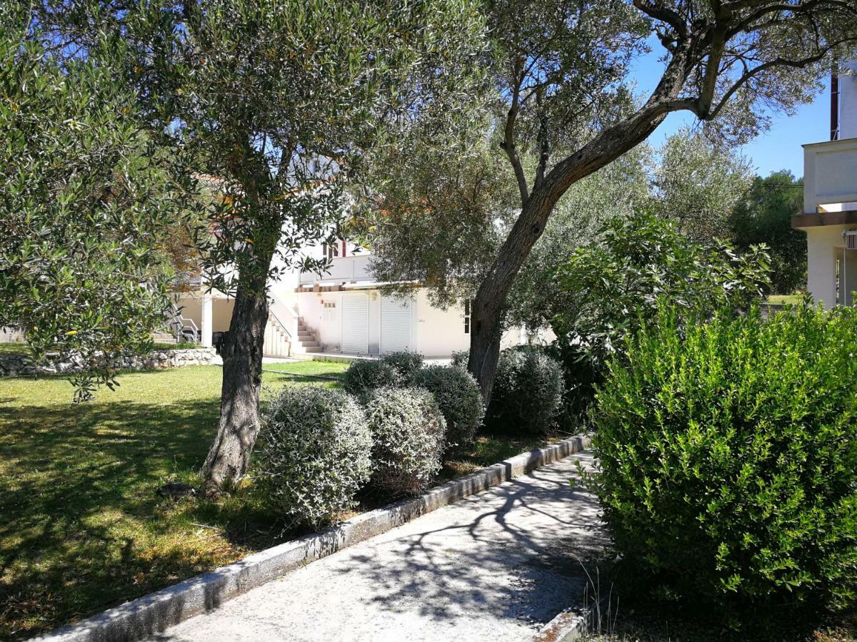 Family Friendly Apartments Island Rab Kampor Exterior foto